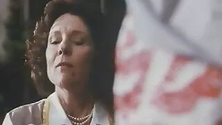 Sofie Re ReEz plaît à l'acheteur de l'appartement. sexe lesbienne