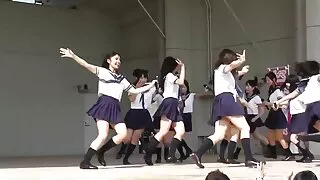 Fille mess sexe belle mere avec la bite, accroché dessus.