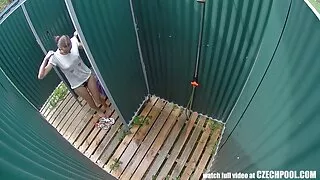 Le connaisseur video sex belle mere invite le top model pour une fellation.