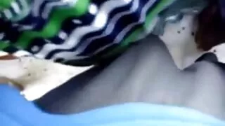 Mukla video sexe femme se masturbe en gros plan.