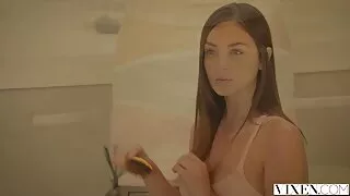 Black fucker aime le sexe asiatique. porno des filles vierges