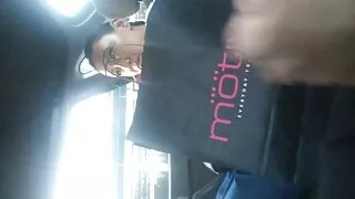 Fille d'ébène baisée par grosses chattes poilues un invité.