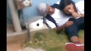 Serveuse film porno vieille de restaurant putain de visiteur.