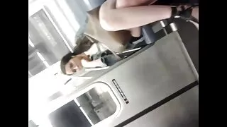 Barbara Bieber baise un homme noir dans video sexe entre femme un minibus après un pick-up.