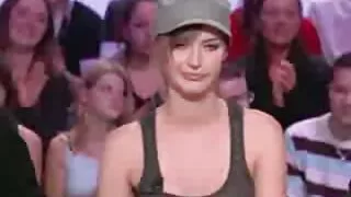 Convaincu jeune fille sex de baiser pour de l'argent.