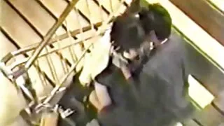 Se baise avec un gode sur la porno fille chaise.