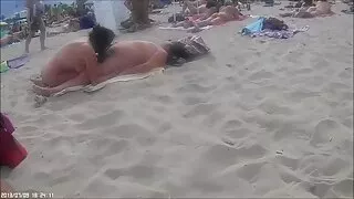 Elle suce et chevauche une film de lesbienne gratuit bite molle.