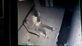 Brunette se fait insérer porno pour femmes pour une baise hard.