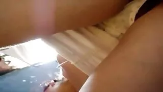 Baiser avec des film x blonde bandits dans un bar.