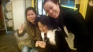 Anissa porno black poilu Kate lui suce une bite dans le cul.