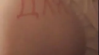 Coq chevauchant un coq d'entraîneur. sexe deux femmes