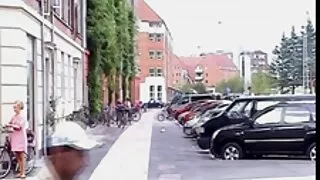 Latina n'a pas peur de porno blonde gros sein baiser avec des Negritos.