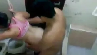 Valka porno fille vierge Nappi baise un nègre.