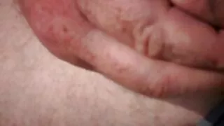 Sarah femme gros seins nue organise une débauche avec un ami.