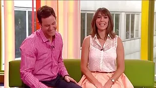 La tukif femme enceinte beauté touche la chatte rasée.