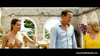 Luna Corazon danse le jeune femme sex Cha-Cha-Cha sur le tangage Hua.